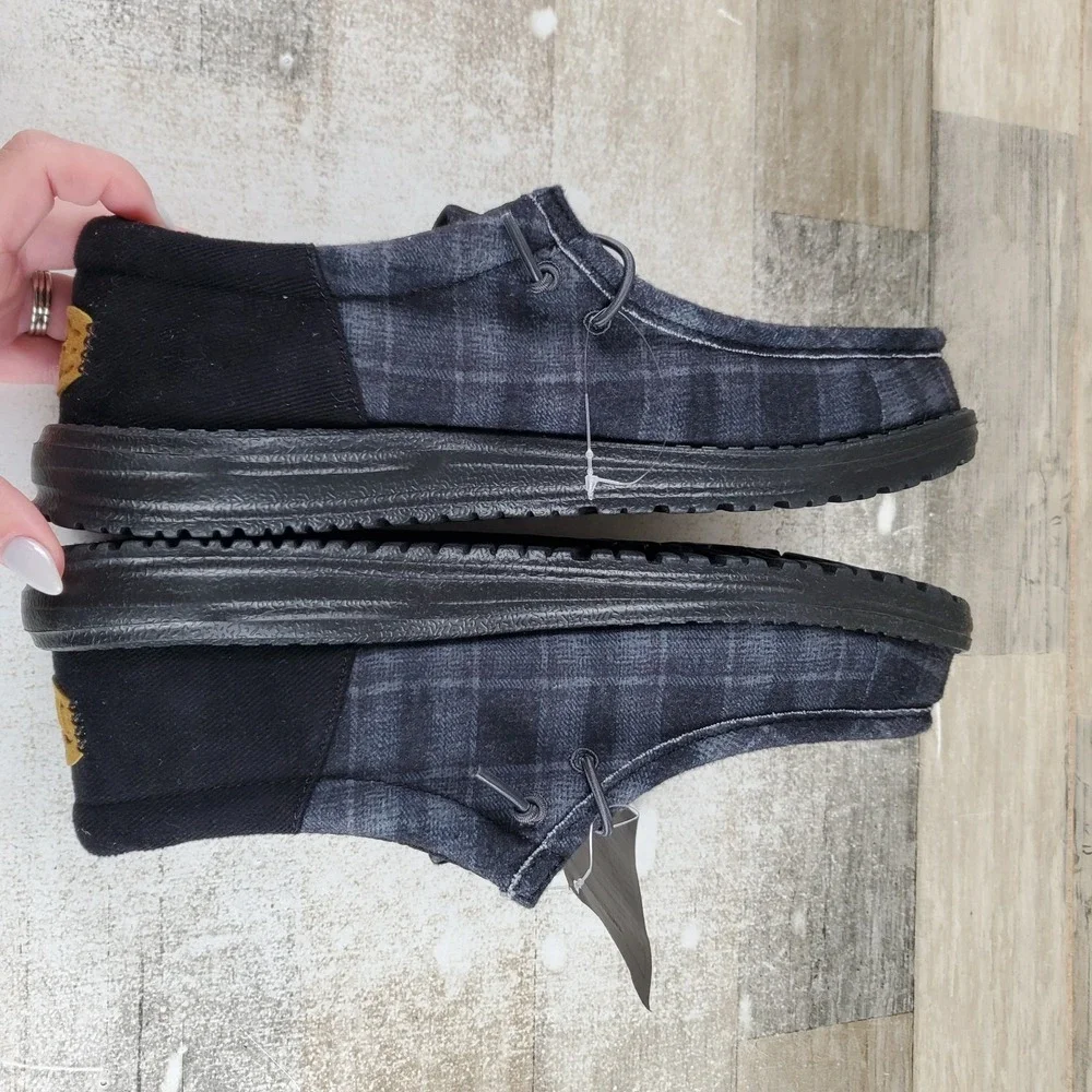 Hey Dude Wally Funk Waffle Mens Loafers Shoes Sz 9 Black Plaid Round Toe Comfort